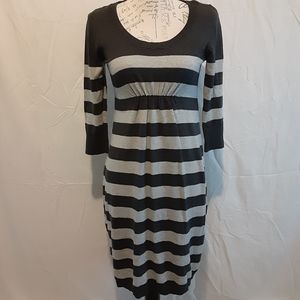 Women's 3/4 sleeve Maternity dress by Old Navy!